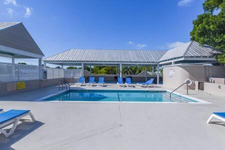 New Casa Caribe By Brightwild- Two-Story Condo Rooftop Pool Key West Exteriör bild