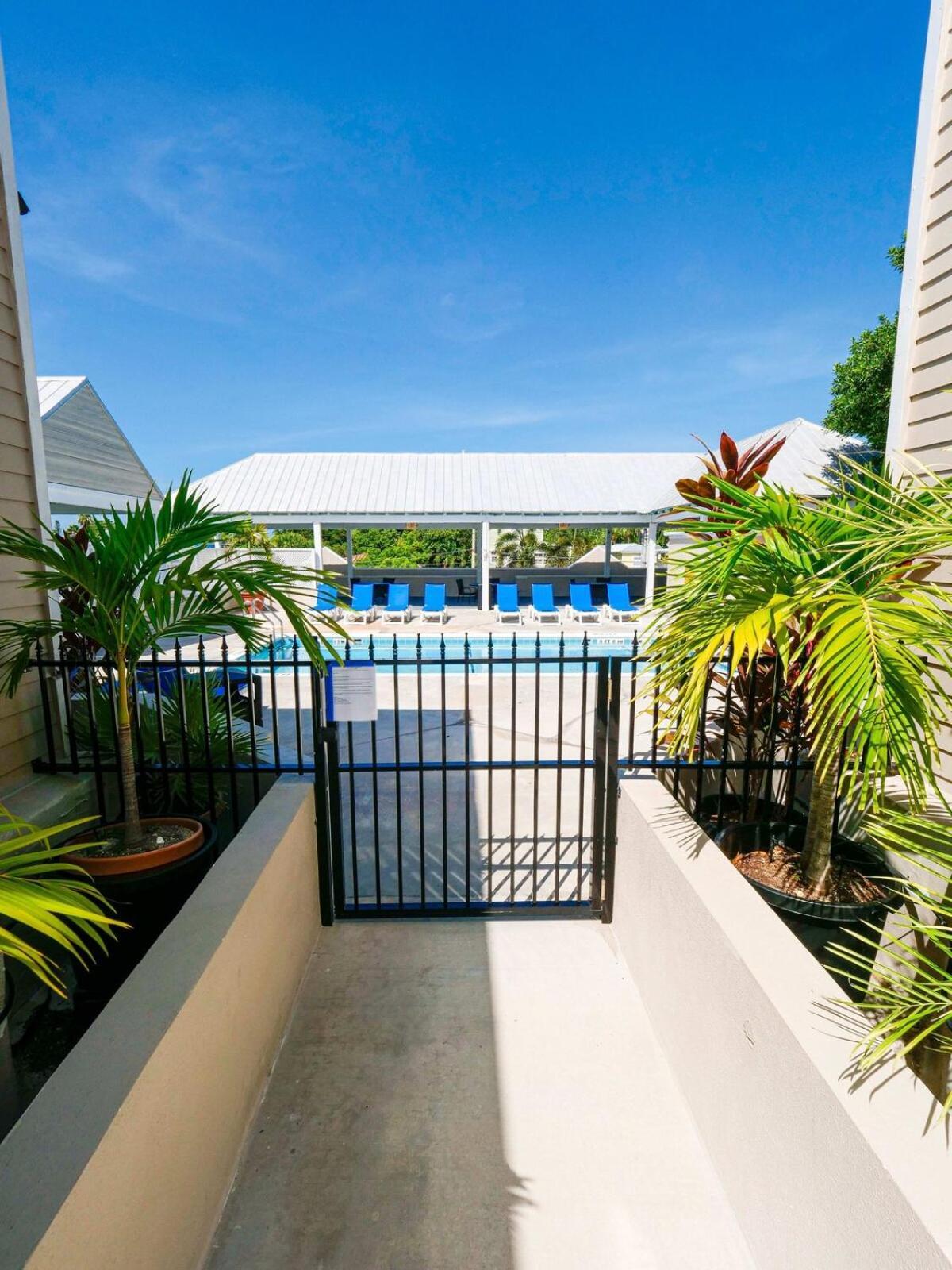 New Casa Caribe By Brightwild- Two-Story Condo Rooftop Pool Key West Exteriör bild